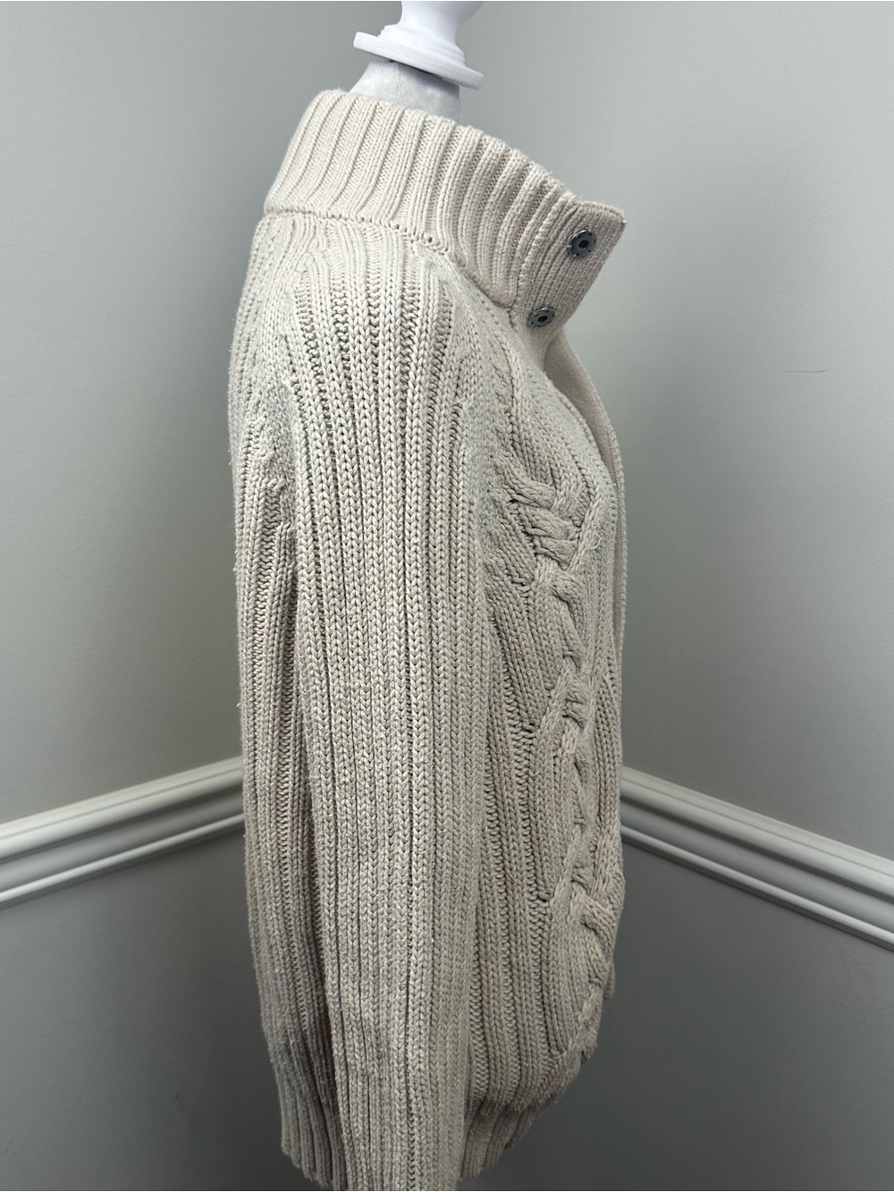Banana Republic Cream Cable-Knit Snap button Cardigan M - Picture 3 of 4